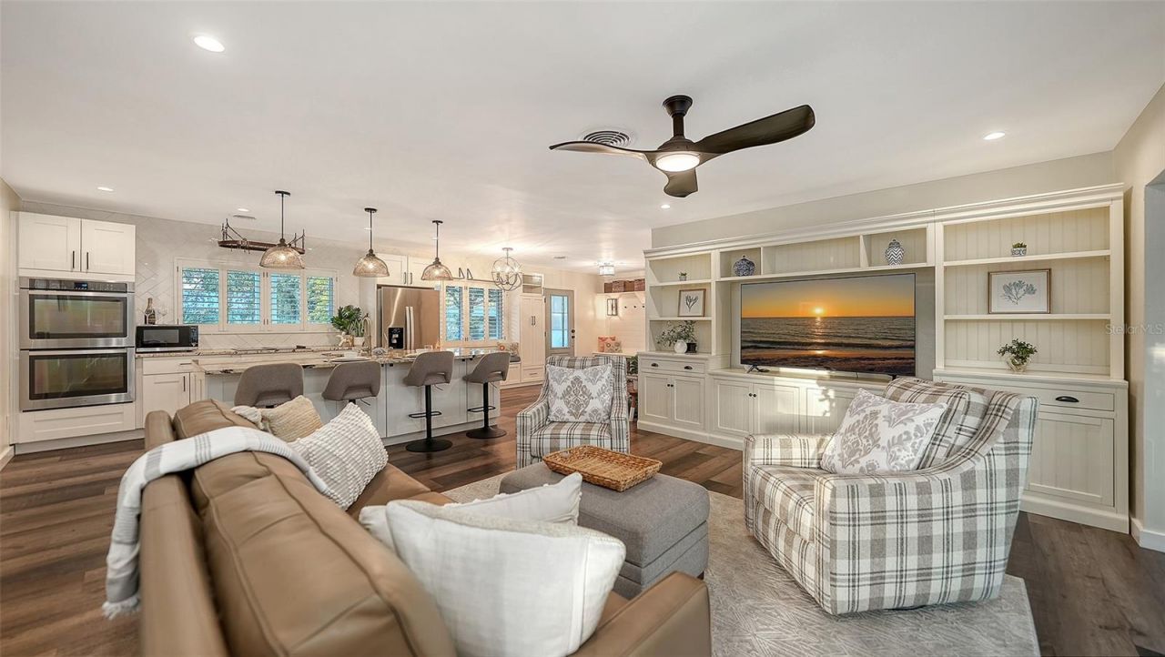 2426 Wisteria Street, Sarasota, FL 34239 Photo