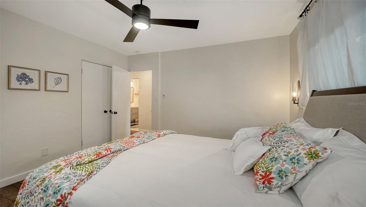 2426 Wisteria Street, Sarasota, FL 34239 Photo