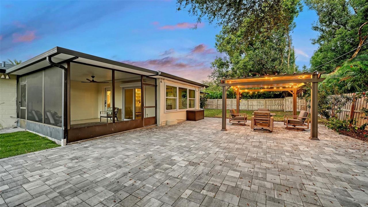 2426 Wisteria Street, Sarasota, FL 34239 Photo