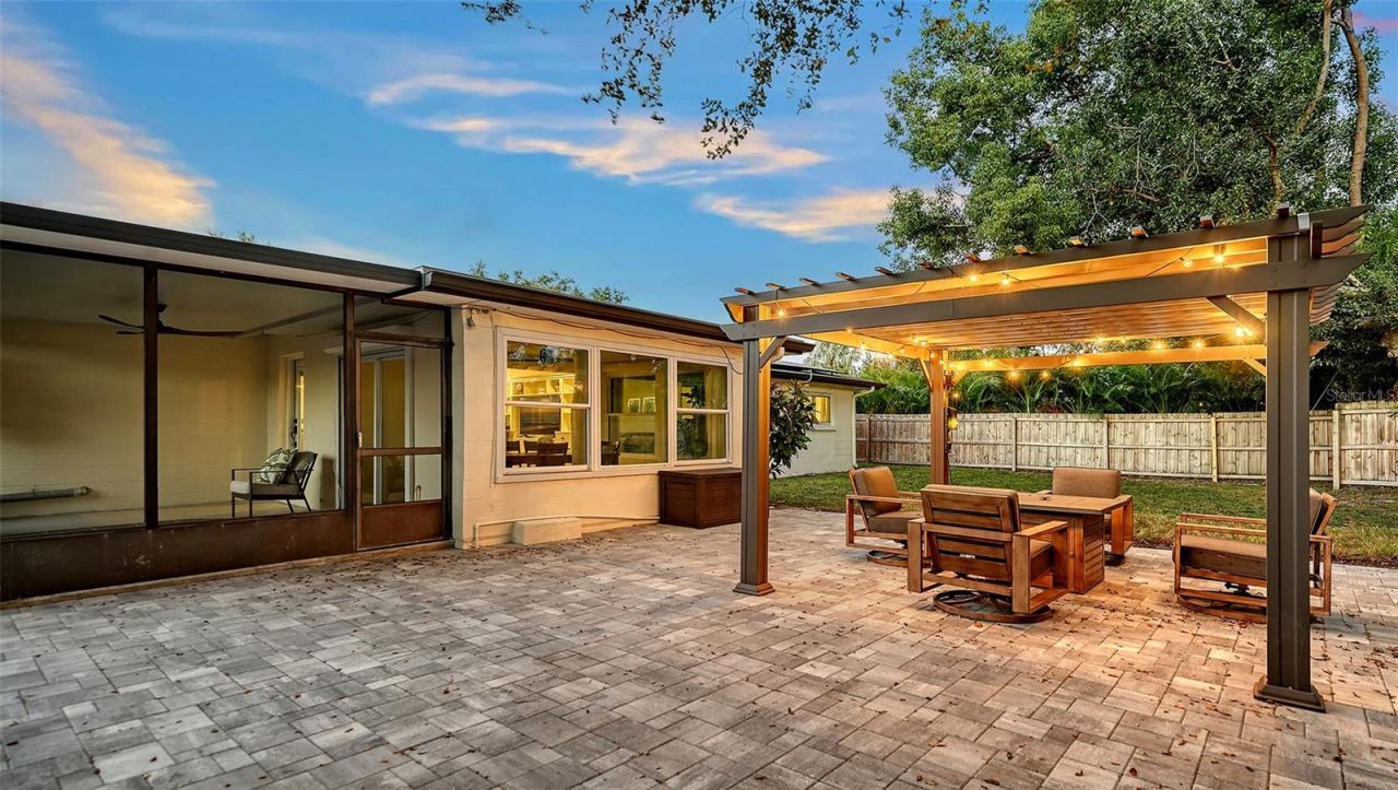 2426 Wisteria Street, Sarasota, FL 34239 Photo