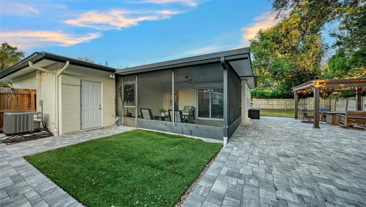 2426 Wisteria Street, Sarasota, FL 34239 Photo