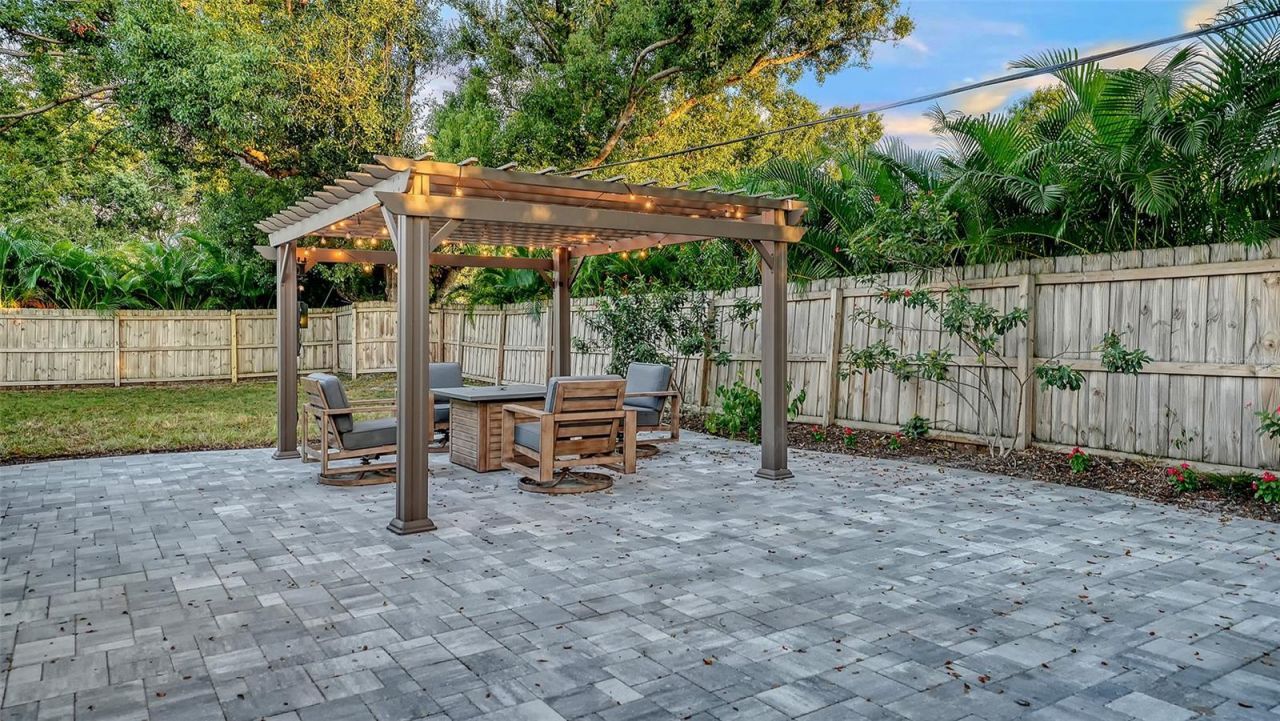 2426 Wisteria Street, Sarasota, FL 34239 Photo