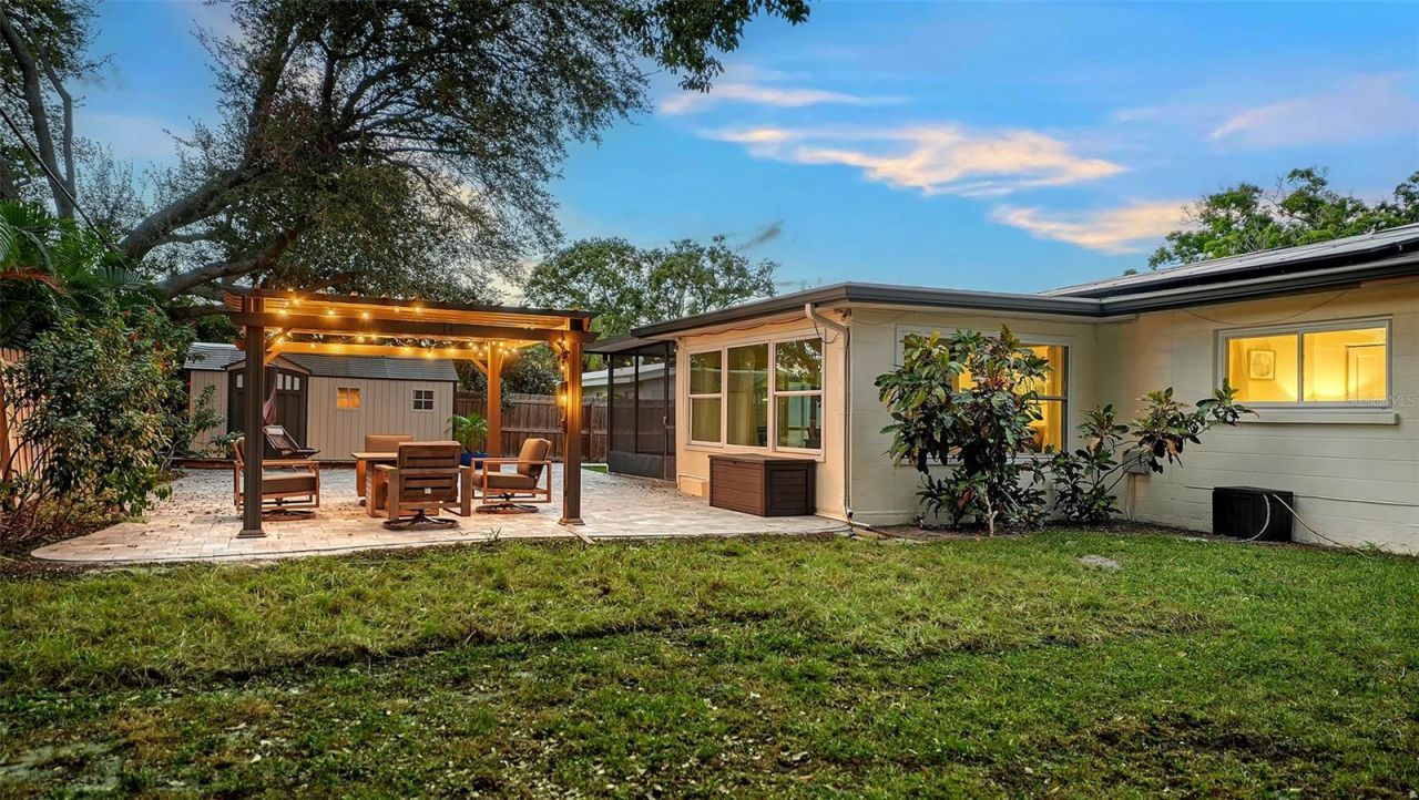 2426 Wisteria Street, Sarasota, FL 34239 Photo