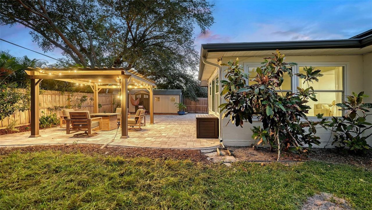 2426 Wisteria Street, Sarasota, FL 34239 Photo