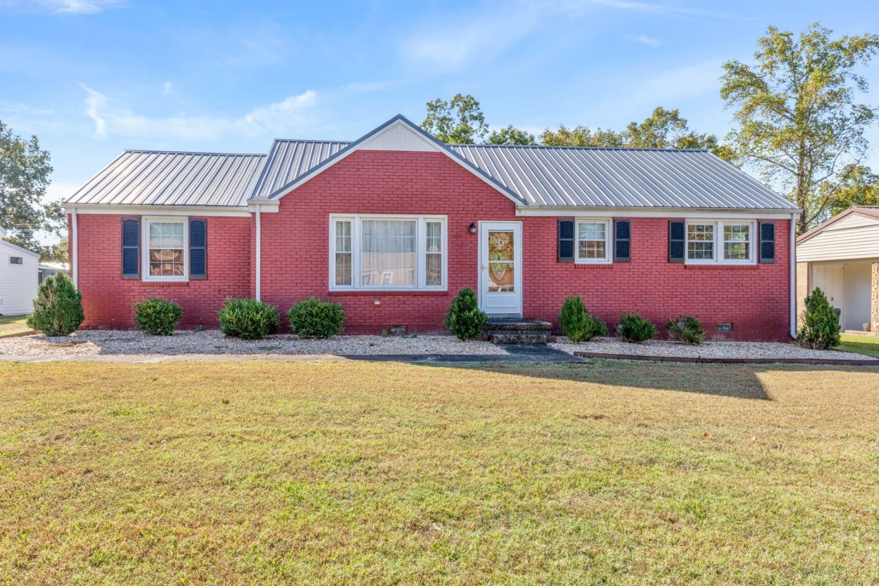 418 Carman Ave, New Johnsonville, TN 37134 Main Photo