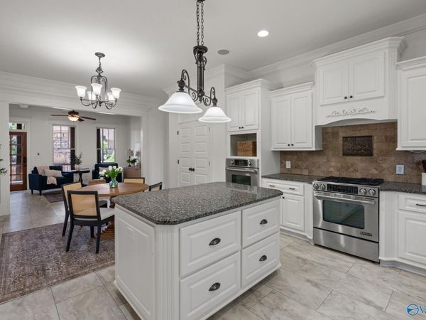 31 Lake Forest Blvd SW, Huntsville, AL 35824