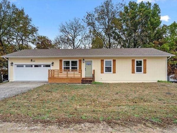 13 Oak Crest Drive, Linn Valley, KS 66040