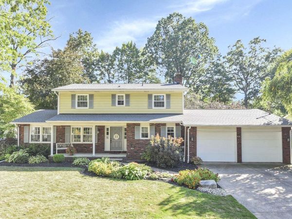 4861 Woodview Dr, Vermilion, OH 44089