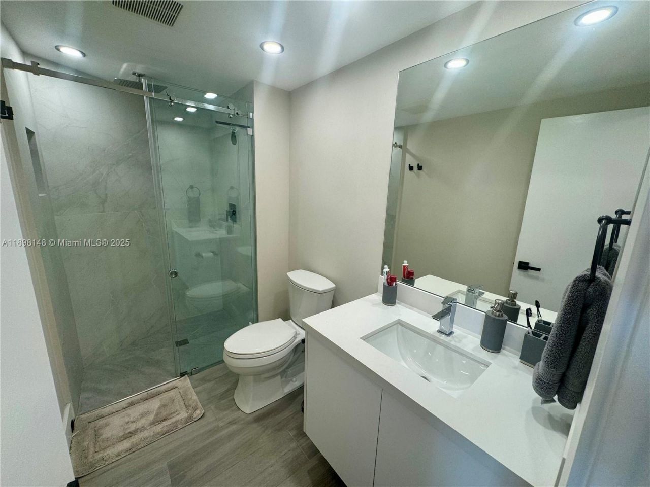 1121 Crandon Blvd, Unit E504, Key Biscayne, FL 33149 Photo