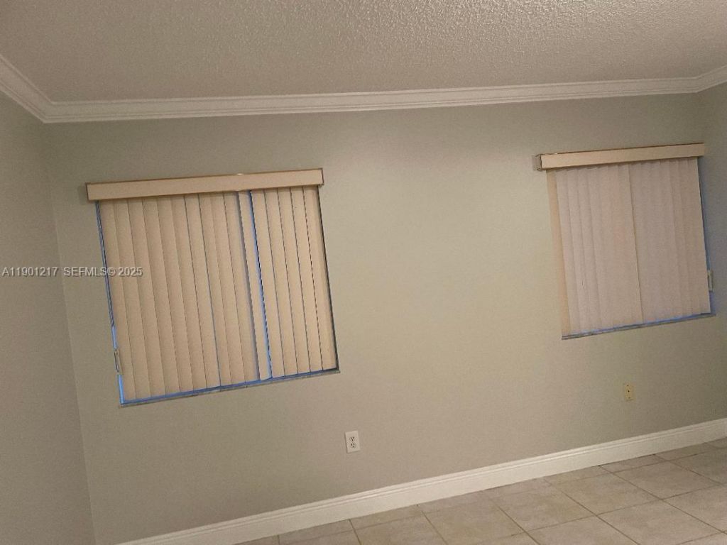 16530 SW 96th Ter, Miami, FL 33196 Photo