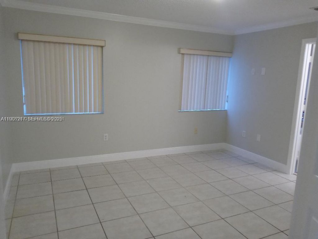 16530 SW 96th Ter, Miami, FL 33196 Photo