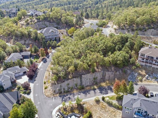 1137 Sunburst Way, Grants Pass, OR 97526