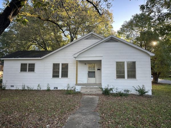 202 N Spring Ave, Louisville, MS 39339