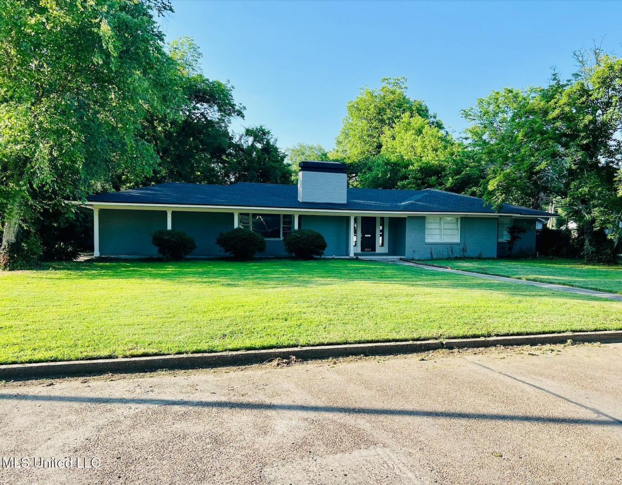 1284 Kirk Circle, Greenville, MS 38701 Main Photo