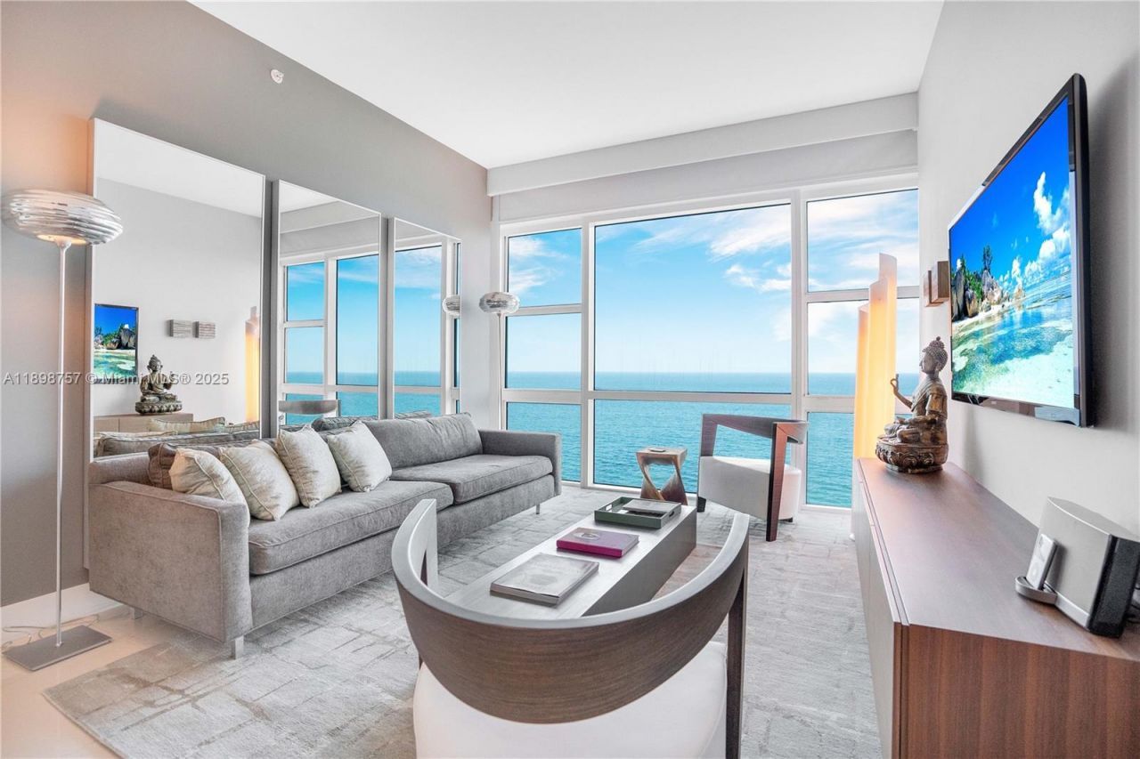6801 Collins Ave, Unit PH-17, Miami Beach, FL 33141 Photo
