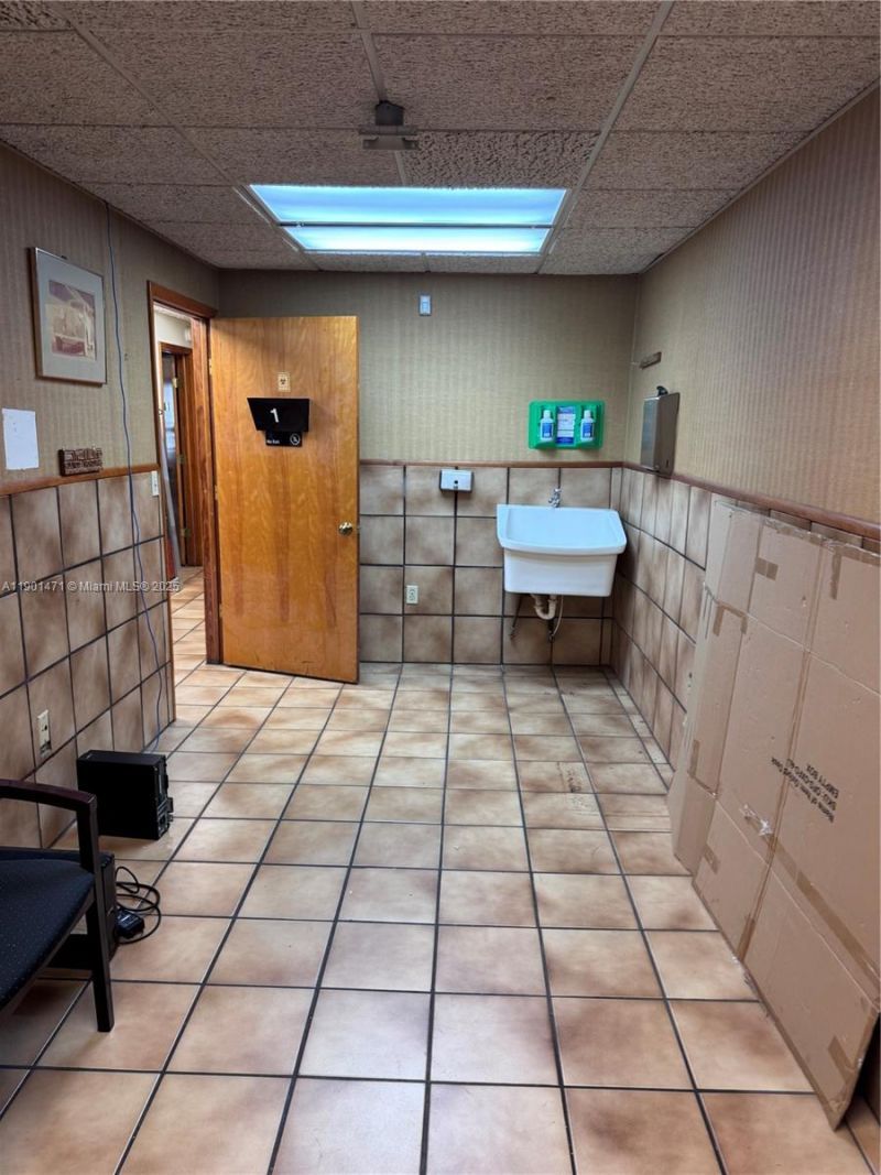 2660 SW 3rd St, Miami, FL 33135 Photo