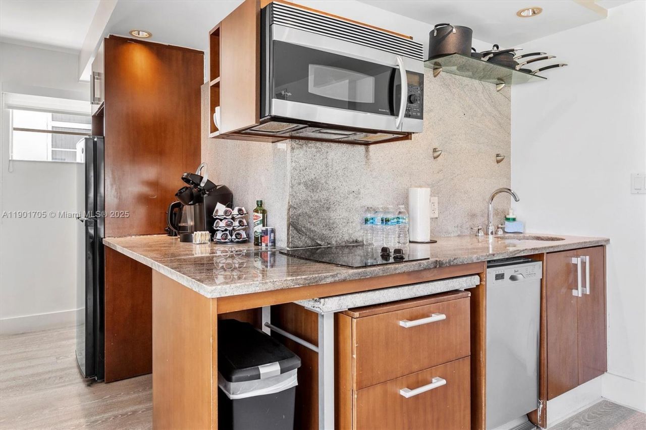 1024 Ocean Dr, Unit A301, Miami Beach, FL 33139 Photo