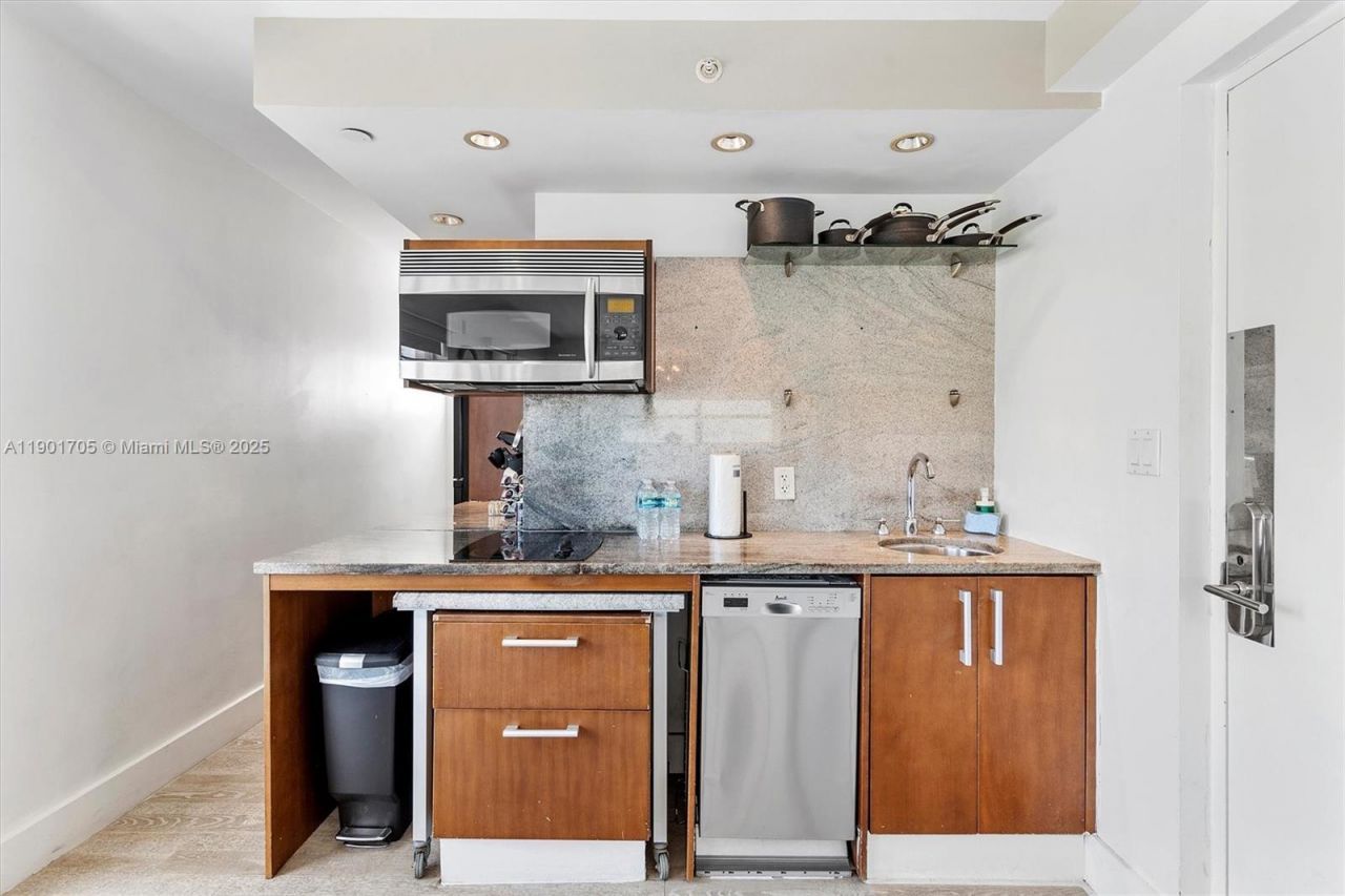 1024 Ocean Dr, Unit A301, Miami Beach, FL 33139 Photo