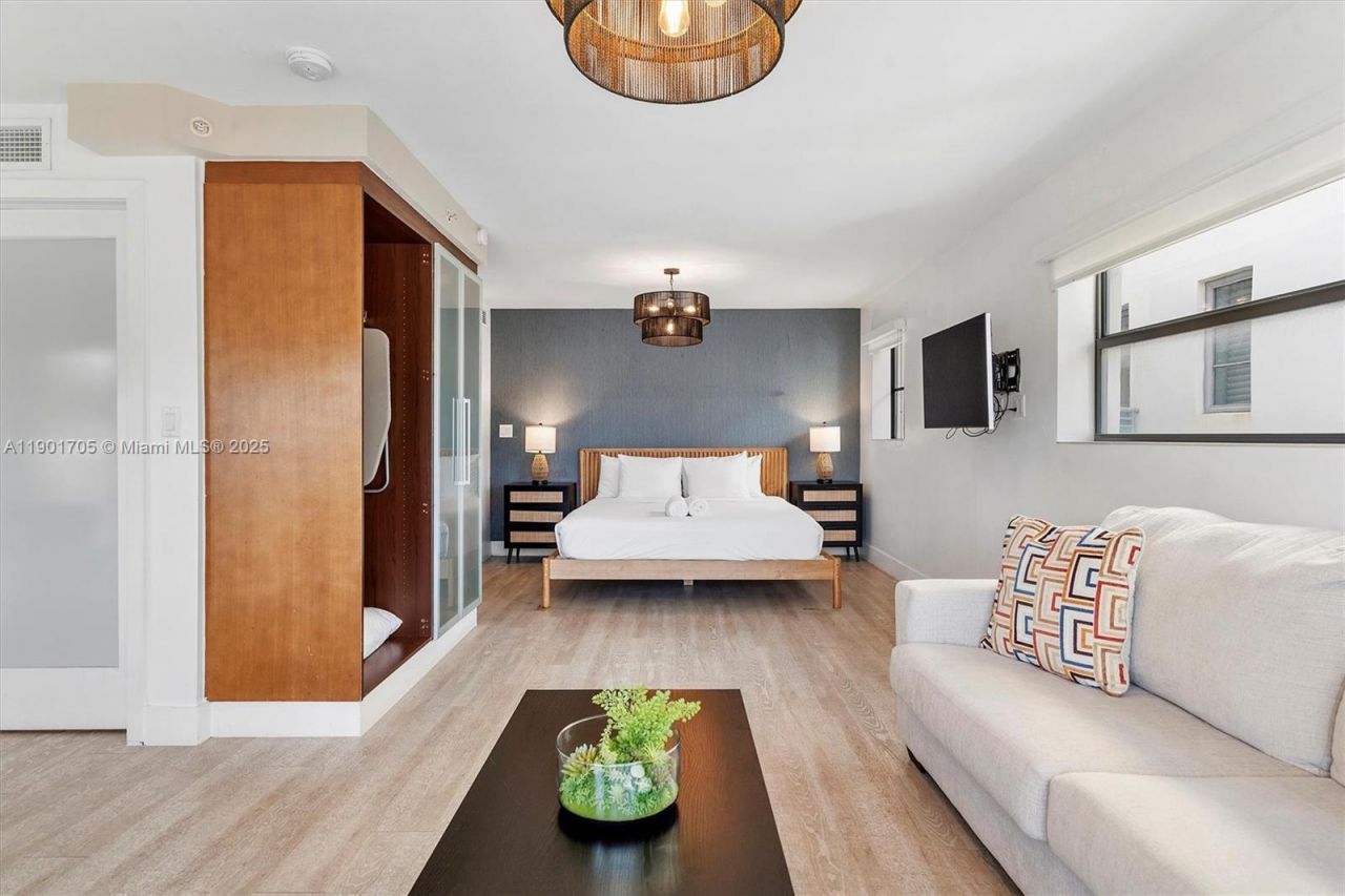 1024 Ocean Dr, Unit A301, Miami Beach, FL 33139 Photo