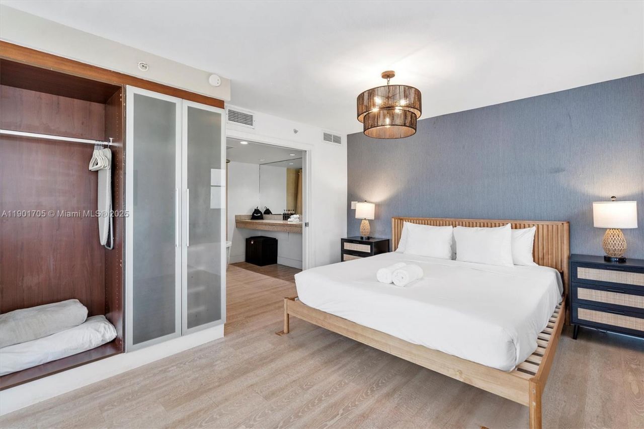 1024 Ocean Dr, Unit A301, Miami Beach, FL 33139 Photo