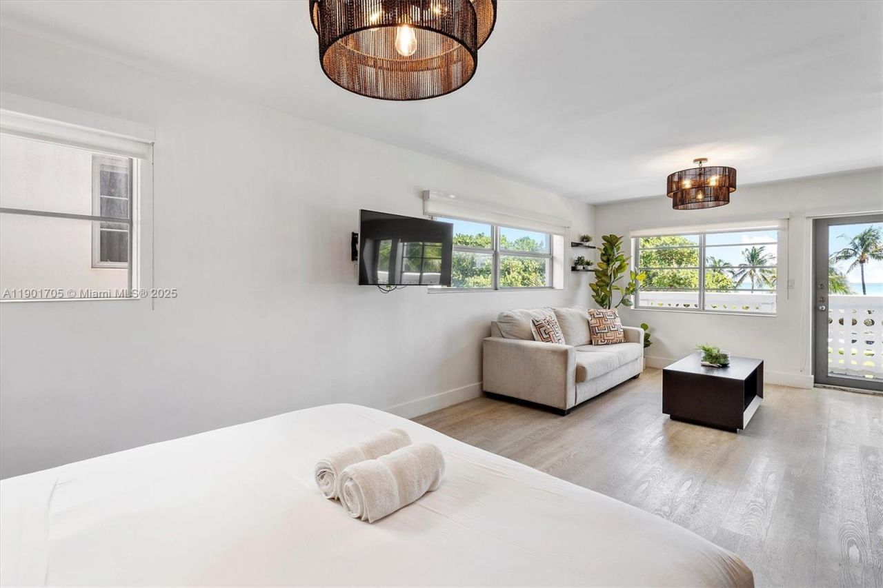 1024 Ocean Dr, Unit A301, Miami Beach, FL 33139 Photo