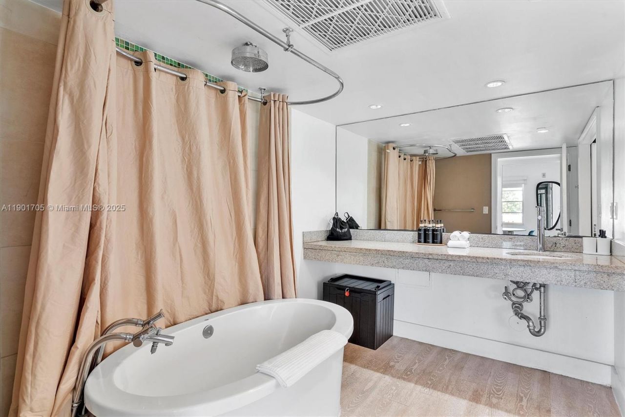 1024 Ocean Dr, Unit A301, Miami Beach, FL 33139 Photo