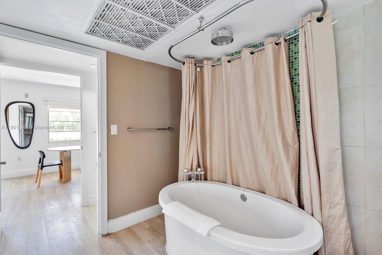 1024 Ocean Dr, Unit A301, Miami Beach, FL 33139 Photo