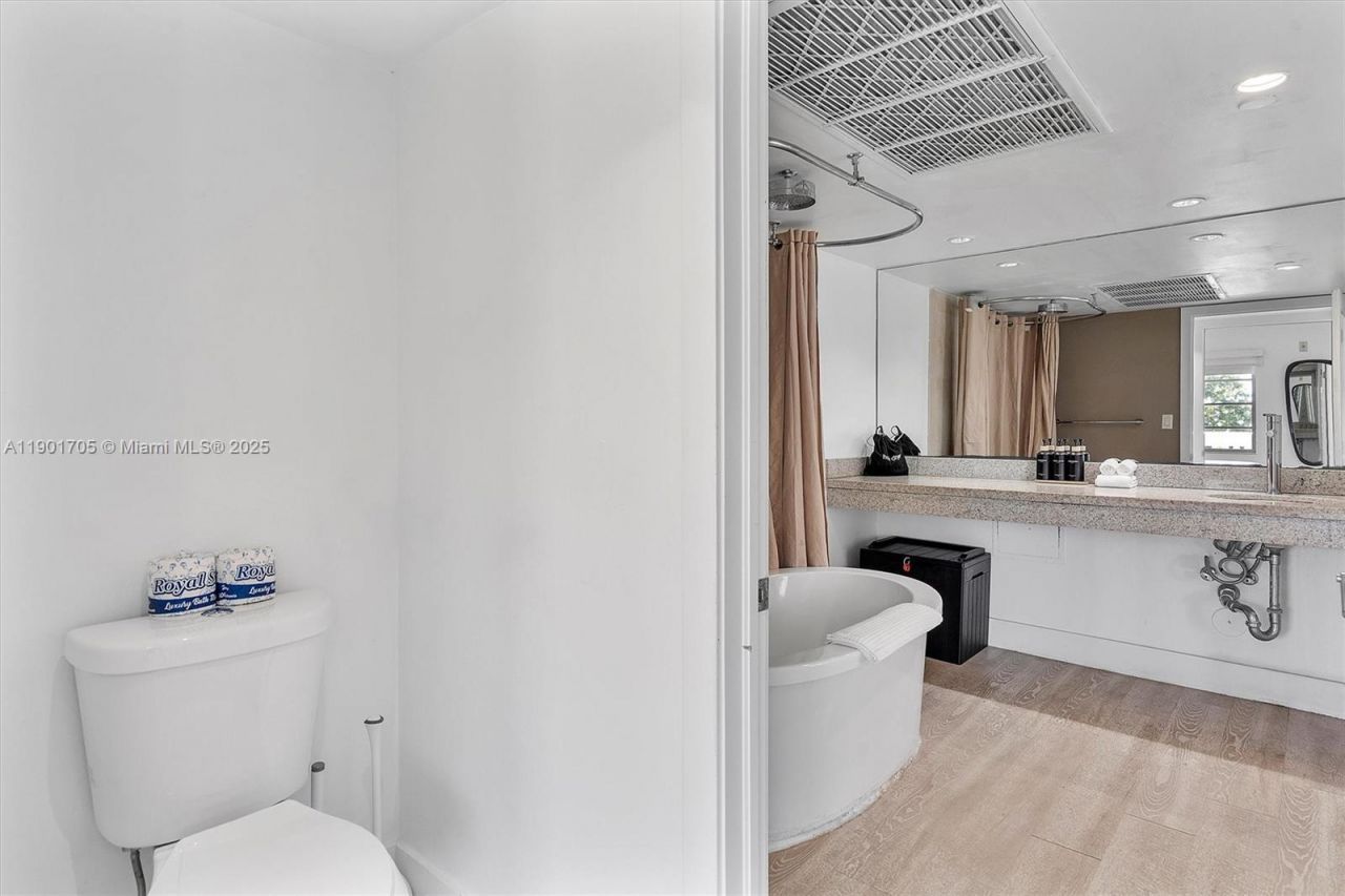 1024 Ocean Dr, Unit A301, Miami Beach, FL 33139 Photo