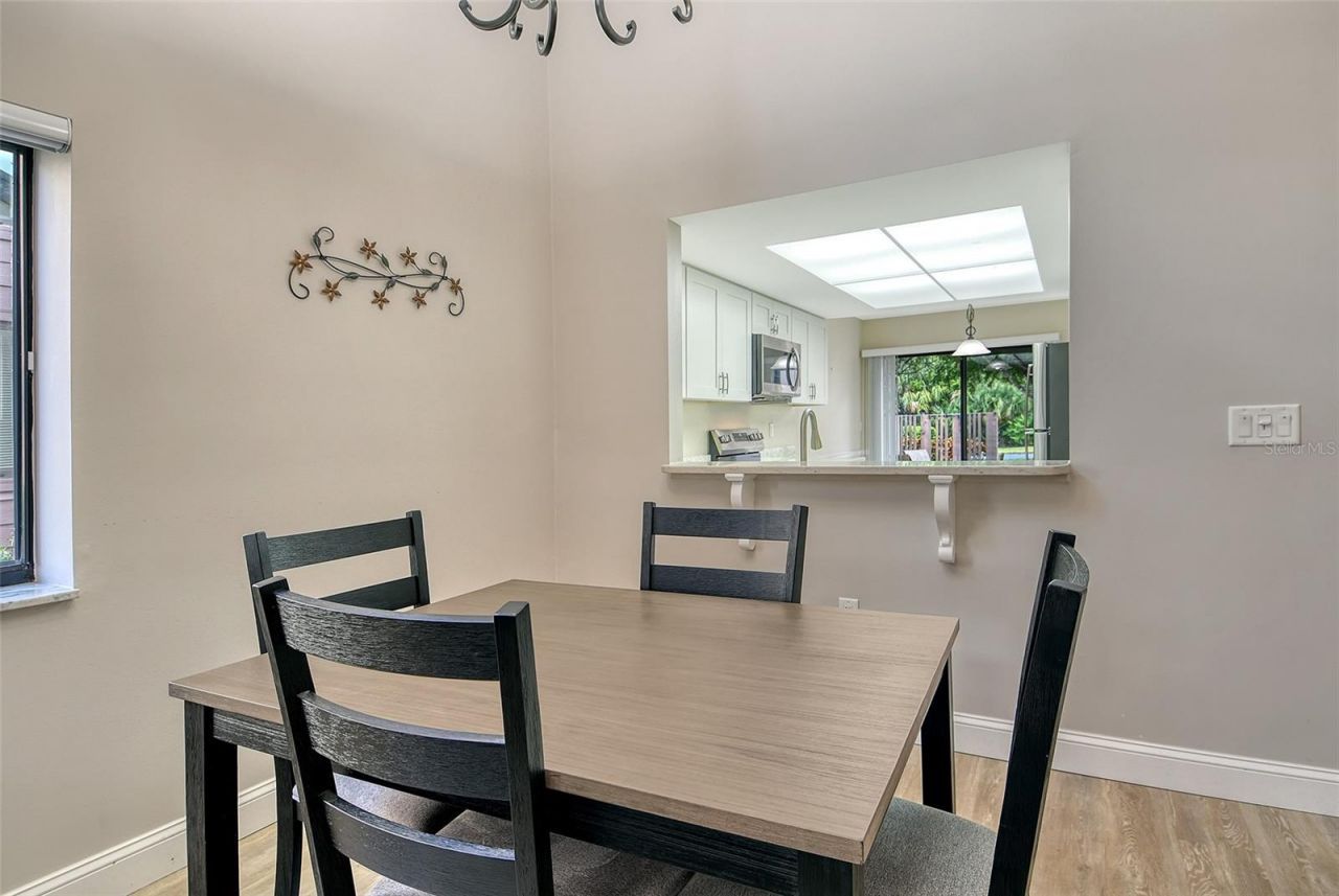 6261 Timber Lake Drive, Unit F6, Sarasota, FL 34243 Photo