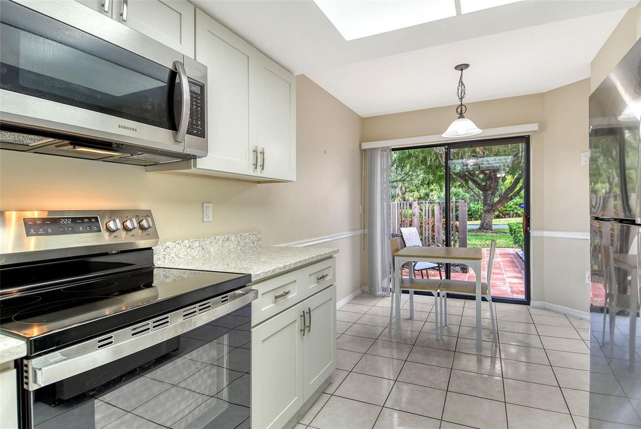 6261 Timber Lake Drive, Unit F6, Sarasota, FL 34243 Photo