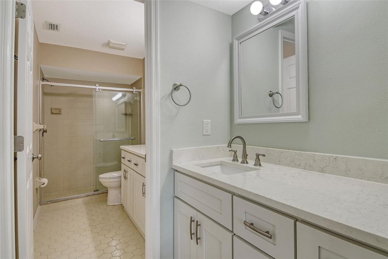 6261 Timber Lake Drive, Unit F6, Sarasota, FL 34243 Photo