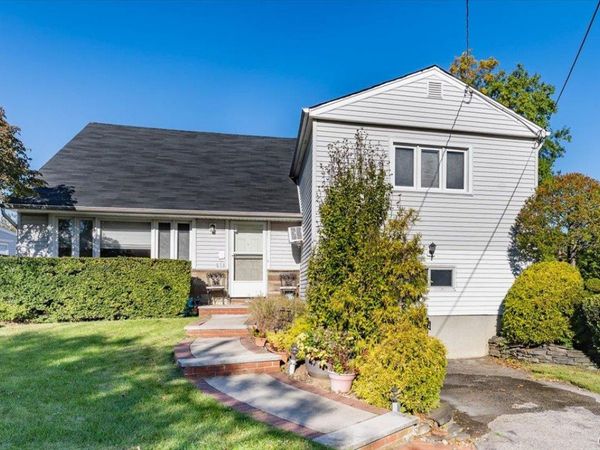 850 Ibsen Street, Woodmere, NY 11598