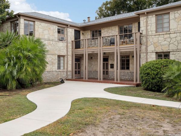 515 E Olmos Dr, Unit 2, Olmos Park, TX 78212