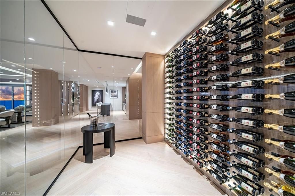 81 Seagate Dr, Unit PH20, Naples, FL 34103 Photo