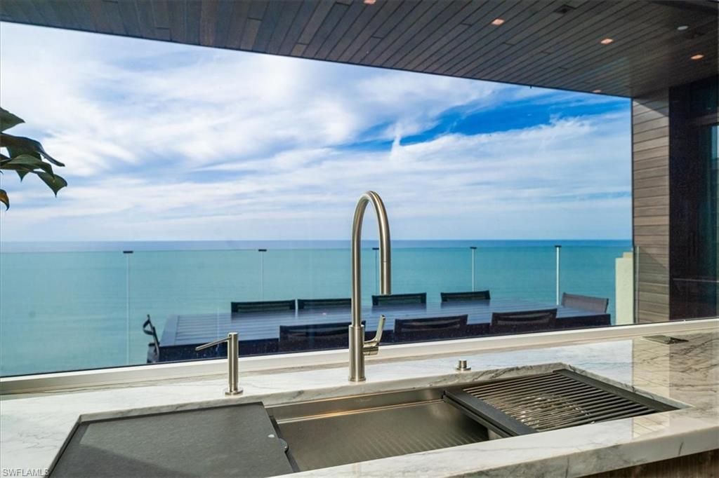 81 Seagate Dr, Unit PH20, Naples, FL 34103 Photo