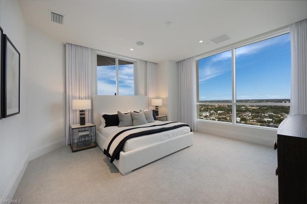 81 Seagate Dr, Unit PH20, Naples, FL 34103 Photo