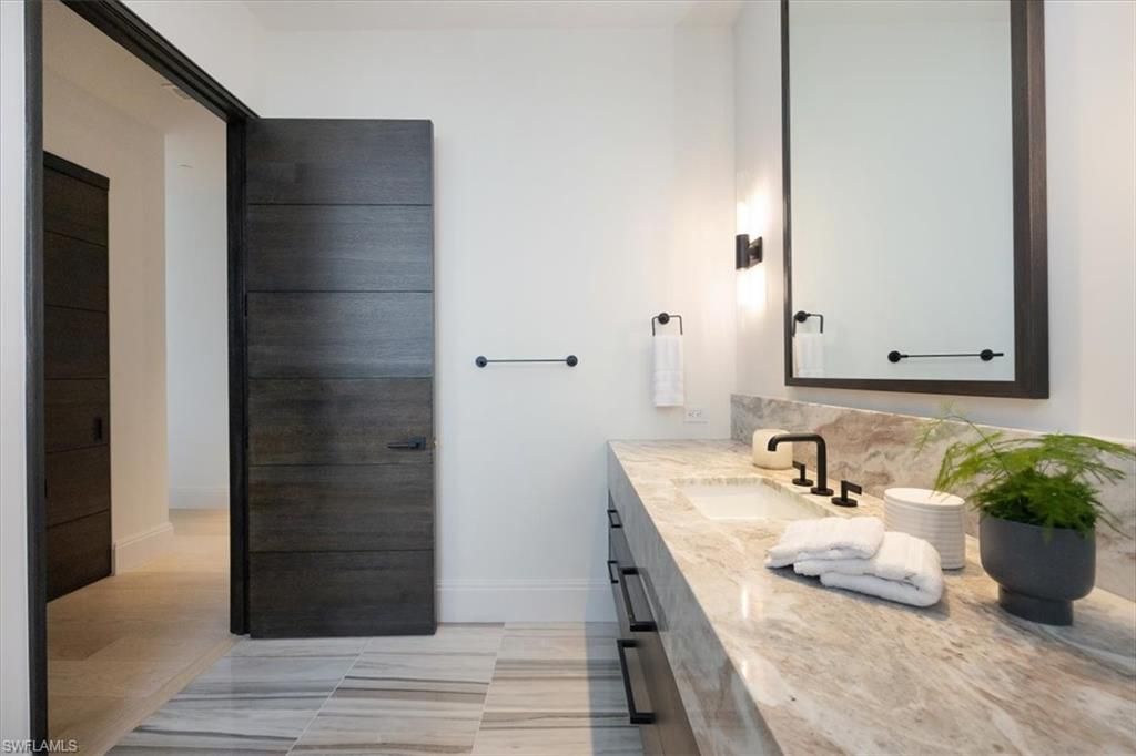 81 Seagate Dr, Unit PH20, Naples, FL 34103 Photo