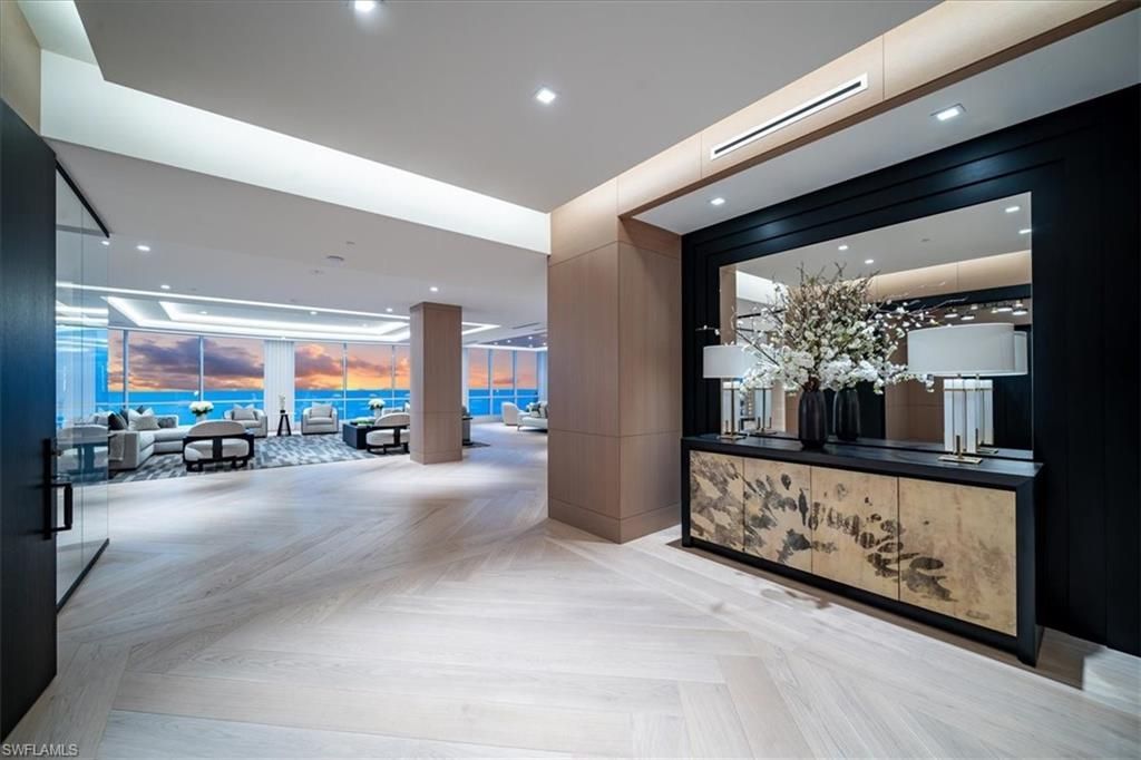 81 Seagate Dr, Unit PH20, Naples, FL 34103 Photo