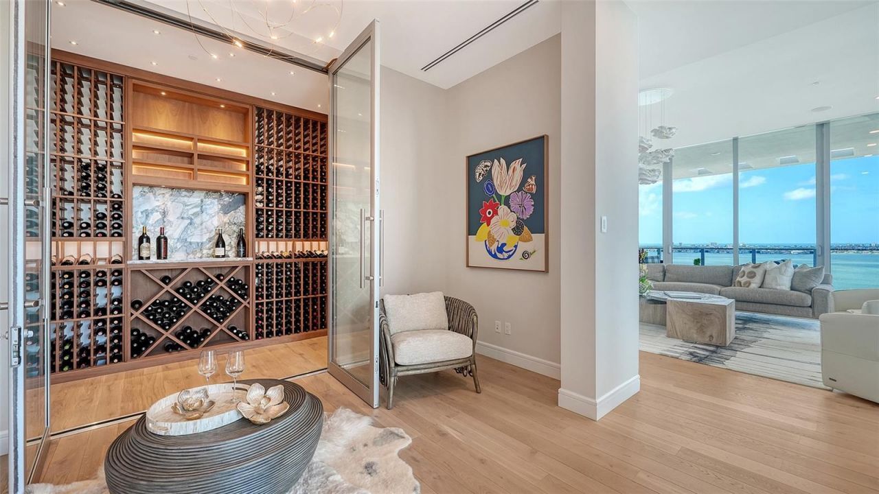 605 S Gulfstream Avenue, Unit 12, Sarasota, FL 34236 Photo