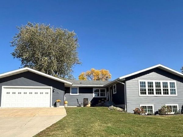 1001 Mill Creek Road, Bellevue, IA 52031