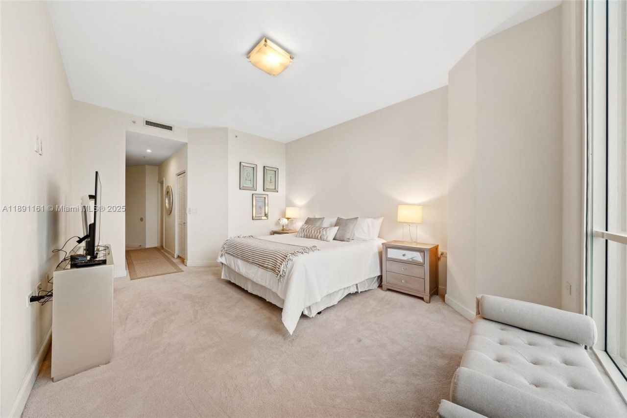 848 Brickell Key Dr, Unit 201, Miami, FL 33131 Photo