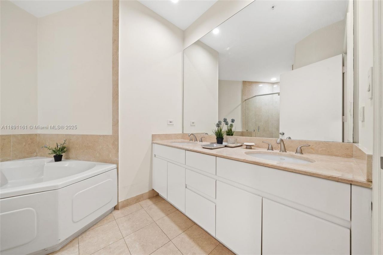 848 Brickell Key Dr, Unit 201, Miami, FL 33131 Photo