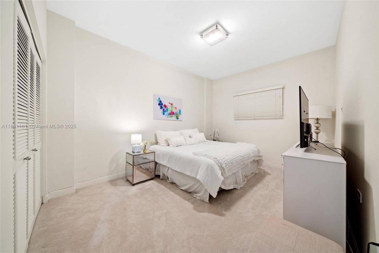 848 Brickell Key Dr, Unit 201, Miami, FL 33131 Photo