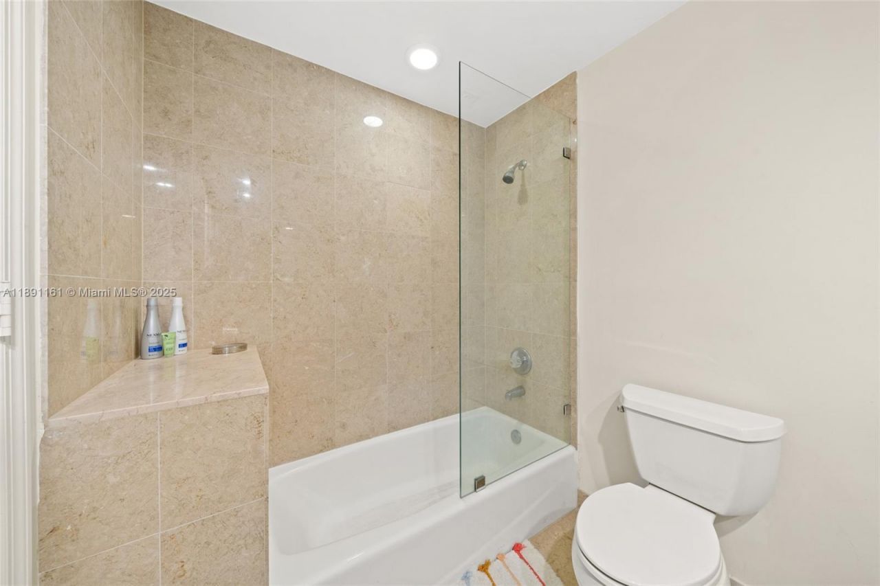 848 Brickell Key Dr, Unit 201, Miami, FL 33131 Photo