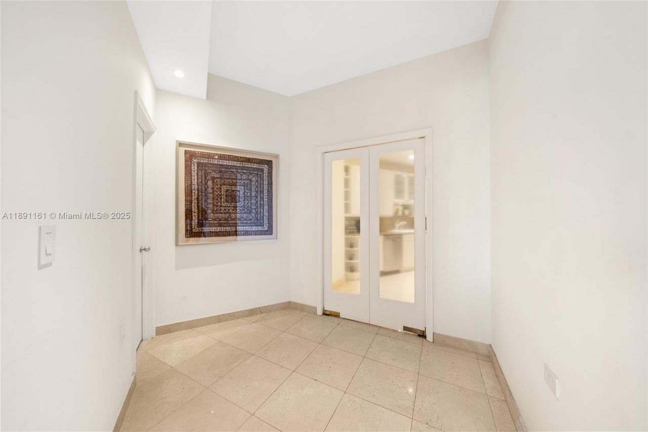 848 Brickell Key Dr, Unit 201, Miami, FL 33131 Photo