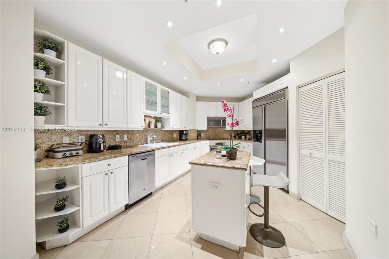 848 Brickell Key Dr, Unit 201, Miami, FL 33131 Photo