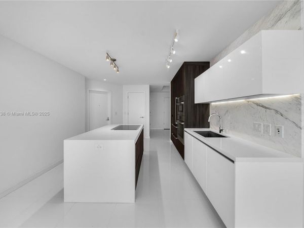 851 NE 1st AVE, Unit 2106, Miami, FL 33132