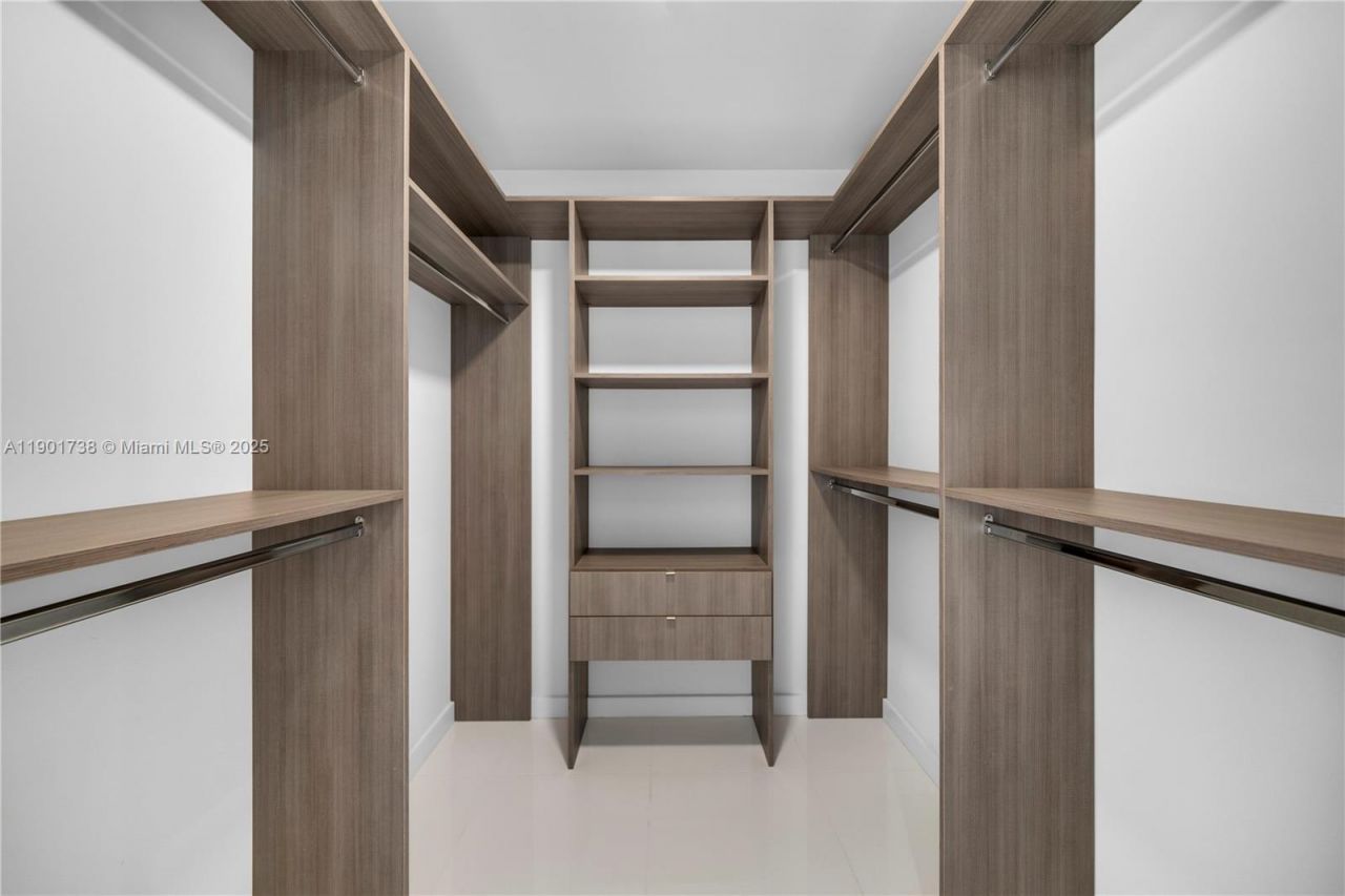 851 NE 1st Ave, Unit 2106, Miami, FL 33132 Photo