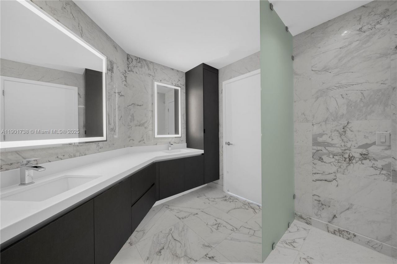 851 NE 1st Ave, Unit 2106, Miami, FL 33132 Photo