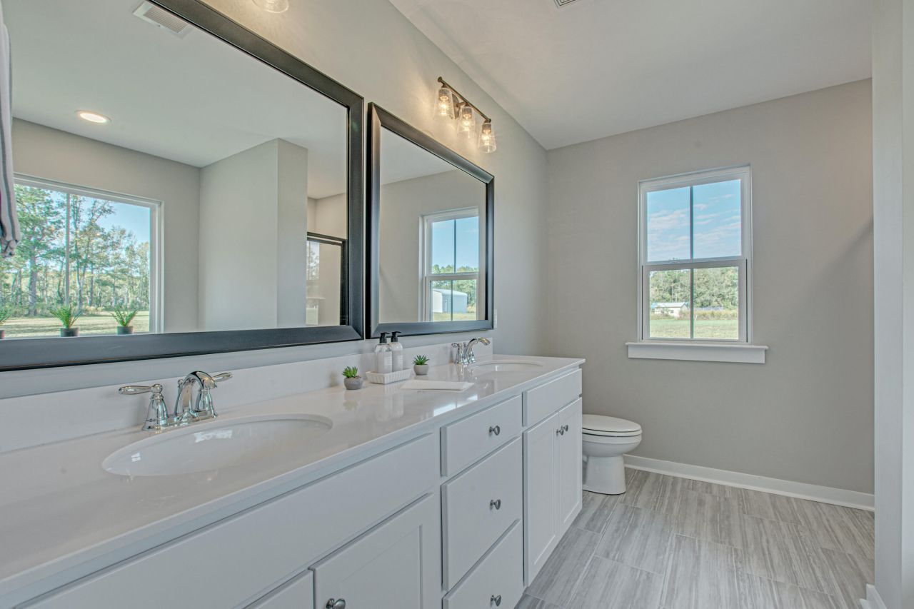 521 New Regenia Place Photo 6